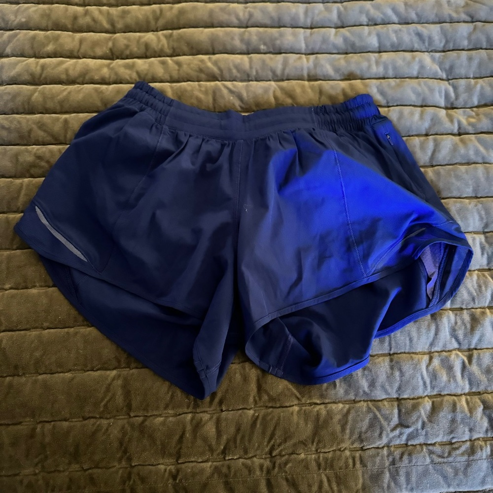 lululemon NWOT Hotty Hot Low Rise Shorts